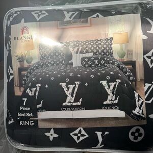 Black 7-Piece King Bed Set
